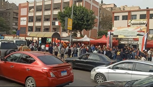 إقبال كبير وحشود بمحيط لجان محافظة الجيزة في أول أيام انتخابات الرئاسة