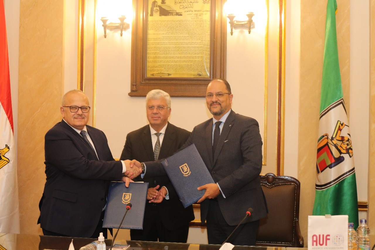 وزير التعليم العالي يشهد توقيع اتفاقية تعاون بين جامعة القاهرة والوكالة الجامعية للفرنكوفونية