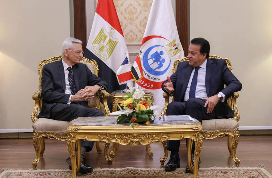 وزير الصحة يلتقي سفير فرنسا لدى مصر لبحث تعزيز التعاون بين البلدين في القطاع الصحي