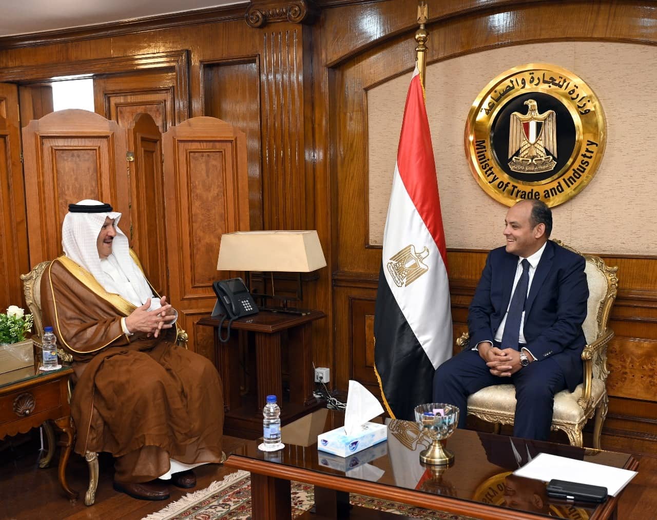 وزير التجارة يبحث مع سفير السعودية بالقاهرة تعزيز التعاون الاقتصادي بين البلدين