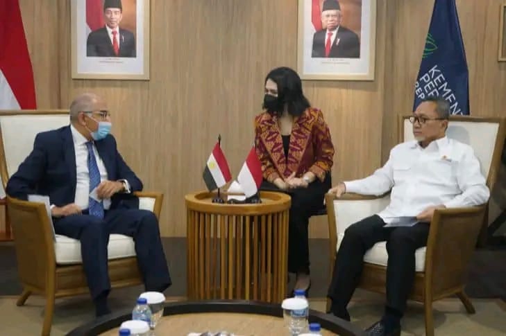 Egypt's Ambassador in Jakarta meets with Indonesia's Minister of Trade to discuss the expansion of the two nations' economic ties