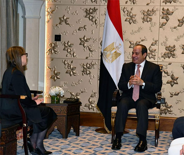 الرئيس السيسي يشدد على دعم مصر لكافة جهود التنمية والإصلاح بتونس