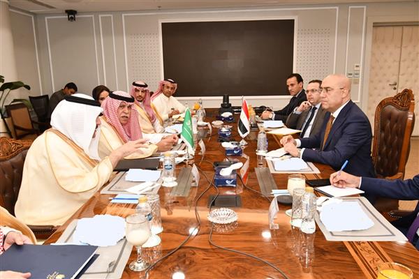 The Minister of Housing meets with the Saudi Minister of Commerce and his accompanying delegation to discuss areas of joint cooperation
