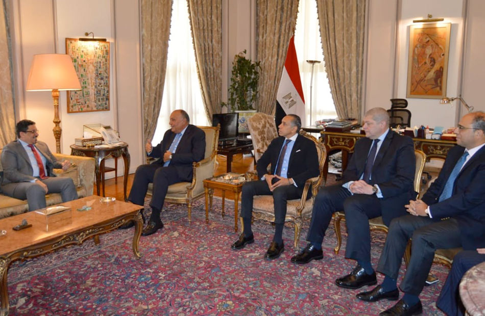 وزير الخارجية يُجري مباحثات ثنائية مع نظيره اليمني