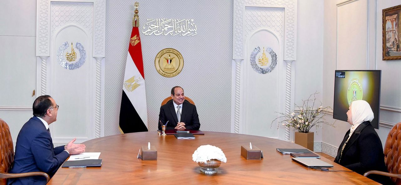 الموقع الرئاسي ينشر فيديو إطلاع الرئيس السيسي على رؤية حماية وتحسين جودة حياة كبار السن في مصر