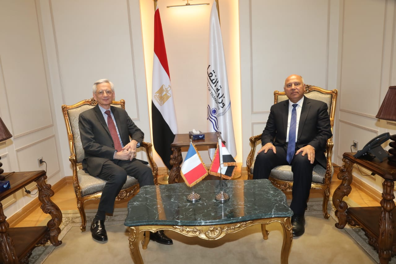 Kamel Al-Wazir is discussing with the French ambassador in Cairo joint projects in the various fields of transport